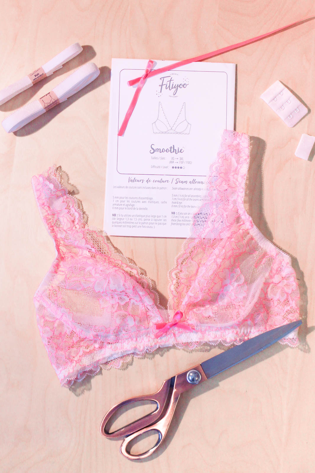 Atelier SOUTIEN-GORGE en dentelle à Paris (75015)